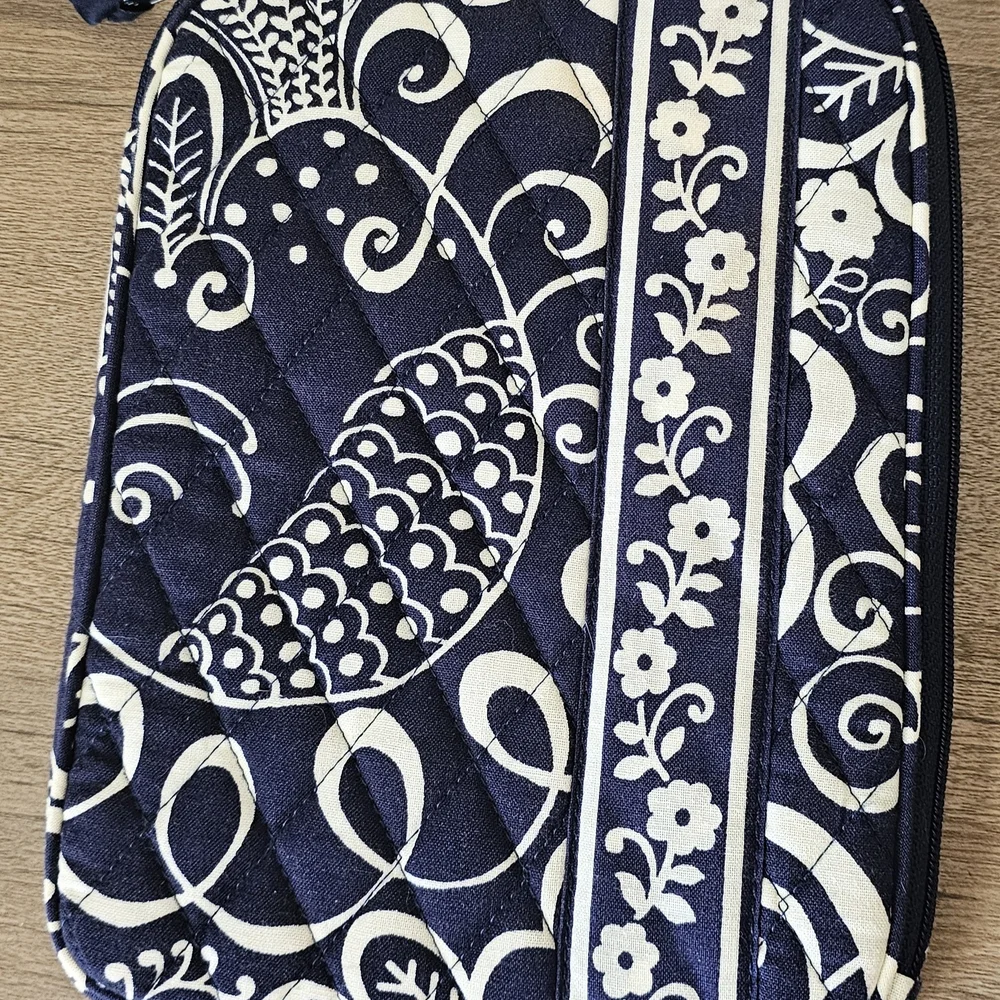 Vera Bradley Twirly Birds Navy Blue & White Quilted Sleeve E-Reader Small Tablet